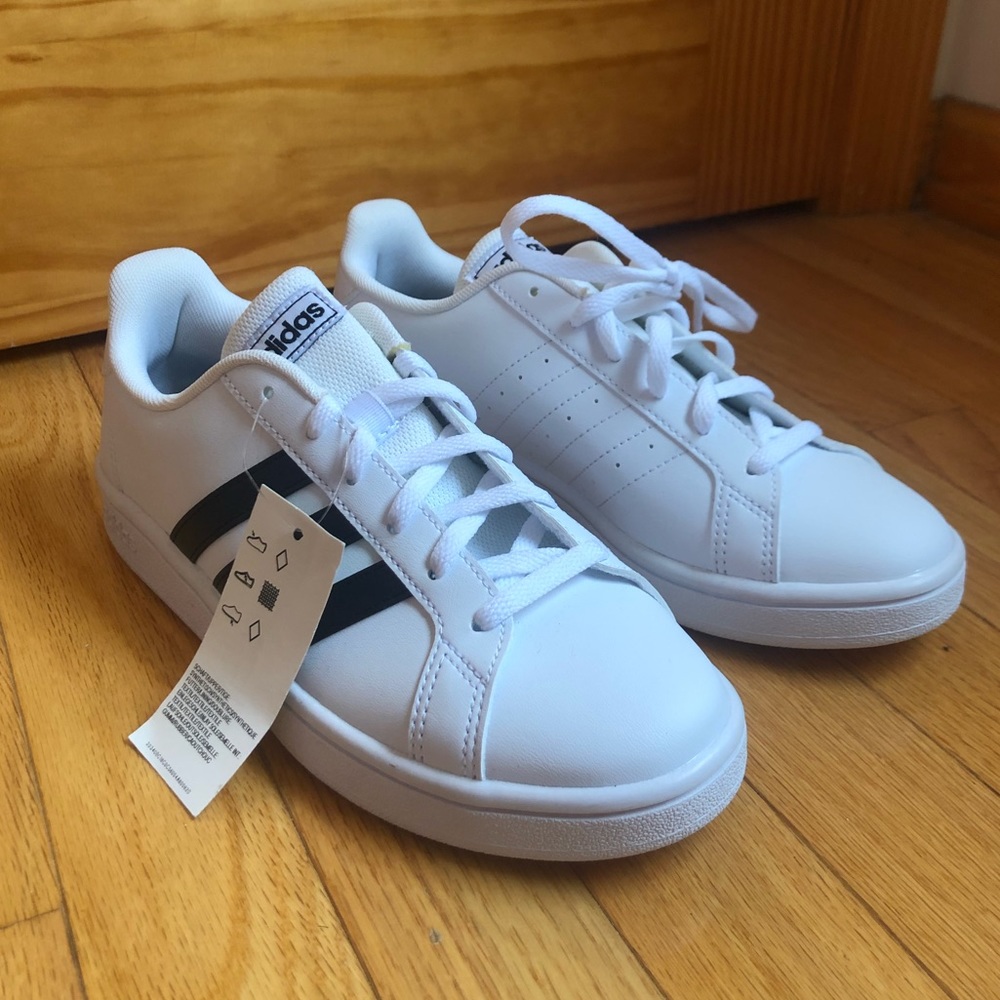 BRAND NEW w/ tags Adidas grand court tennis shoes